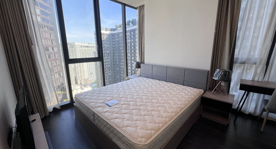For rent 2 bedrooms condo in Huai Khwang, Bangkok