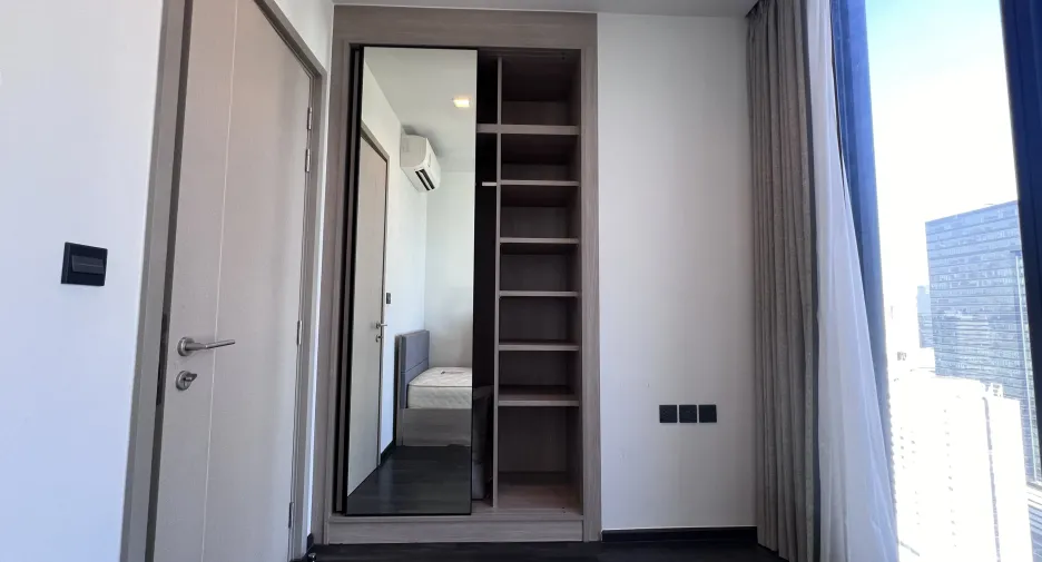 For rent 2 bedrooms condo in Huai Khwang, Bangkok