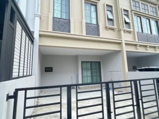 For rent 3 bedrooms townhouse in Bang Phli, Samut Prakan