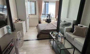 Condo en alquiler de estudio en Huai Khwang, Bangkok