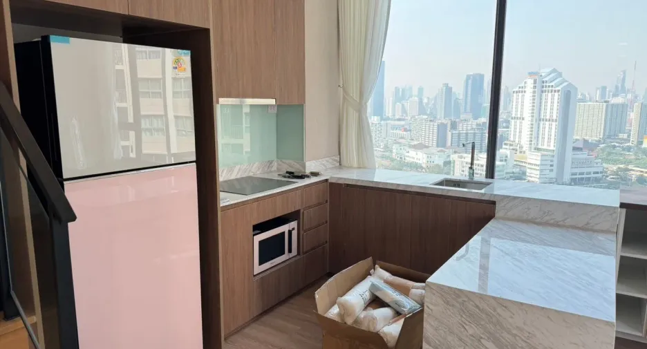 À louer 2 chambres condo à Huai Khwang, Bangkok