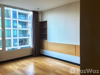 For rent 3 bedrooms condo in Pathum Wan, Bangkok