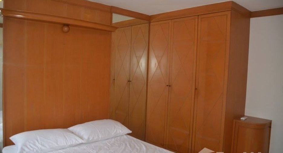 For rent 2 bedrooms condo in Yan Nawa, Bangkok