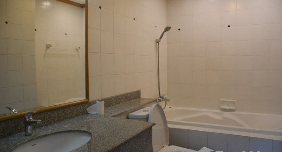 For rent 2 bedrooms condo in Yan Nawa, Bangkok
