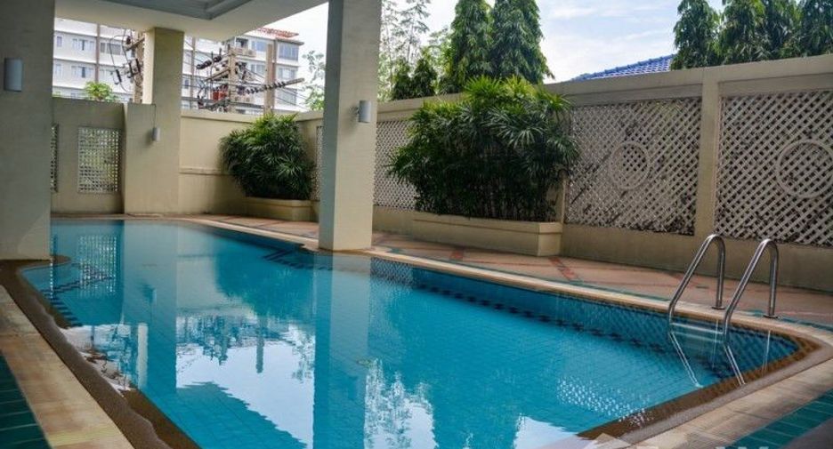 For rent 2 bedrooms condo in Yan Nawa, Bangkok