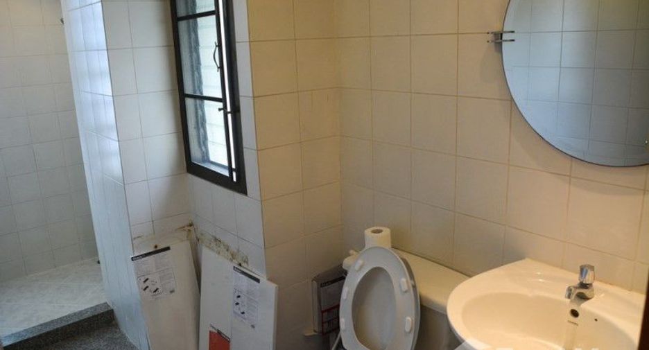 For rent 2 bedrooms condo in Yan Nawa, Bangkok