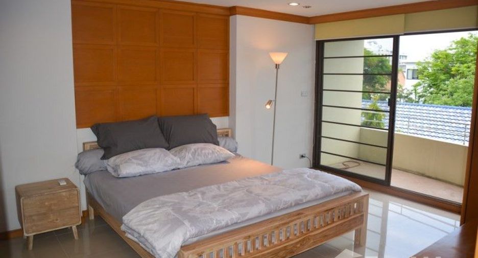 For rent 2 bedrooms condo in Yan Nawa, Bangkok