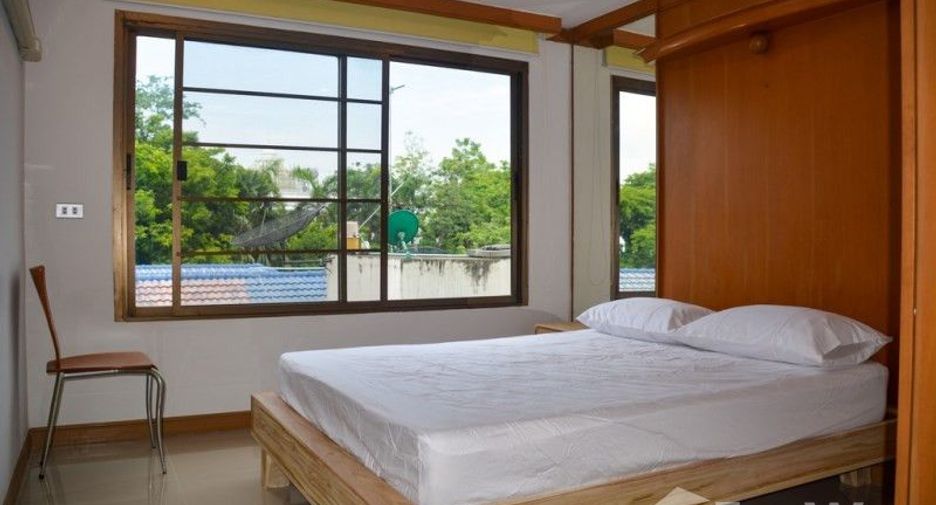 For rent 2 bedrooms condo in Yan Nawa, Bangkok