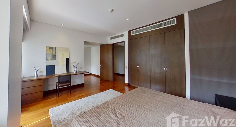 For rent 3 bedrooms condo in Pathum Wan, Bangkok