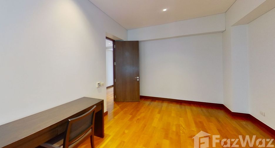 For rent 3 bedrooms condo in Pathum Wan, Bangkok