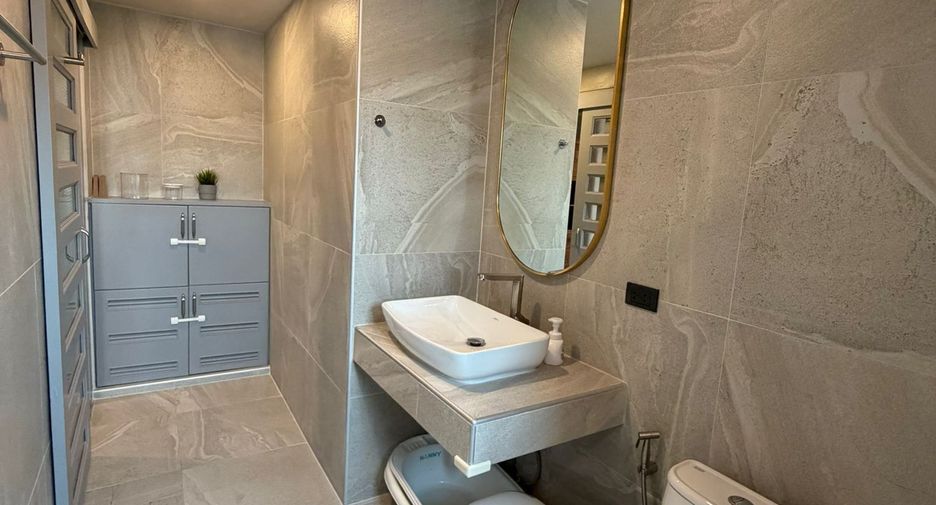For rent 3 bedrooms condo in Watthana, Bangkok