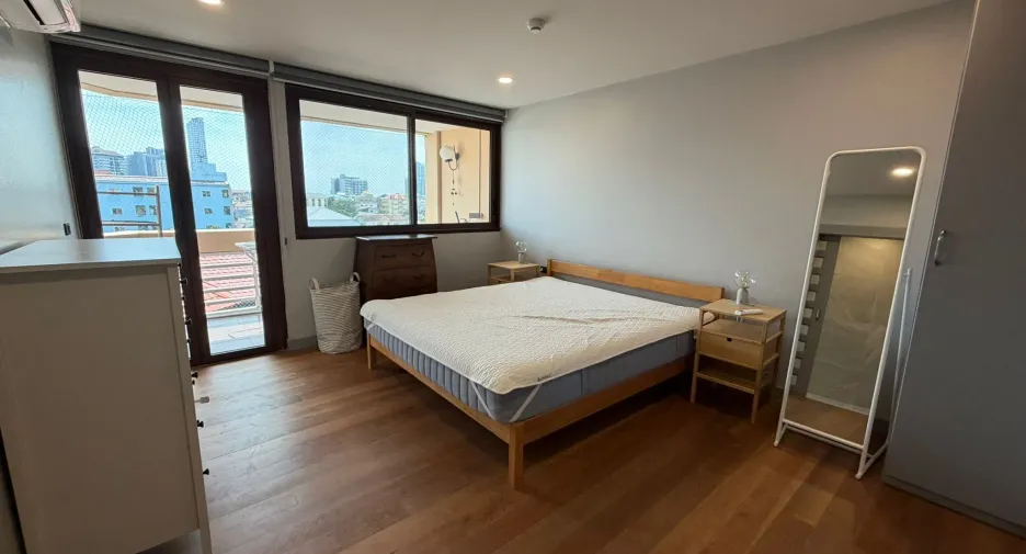 For rent 3 bedrooms condo in Watthana, Bangkok