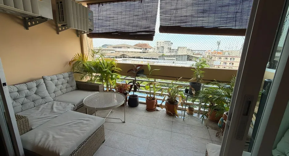 For rent 3 bedrooms condo in Watthana, Bangkok