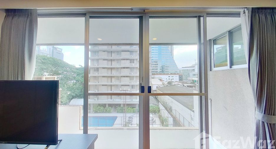 For rent 4 bedrooms condo in Khlong Toei, Bangkok