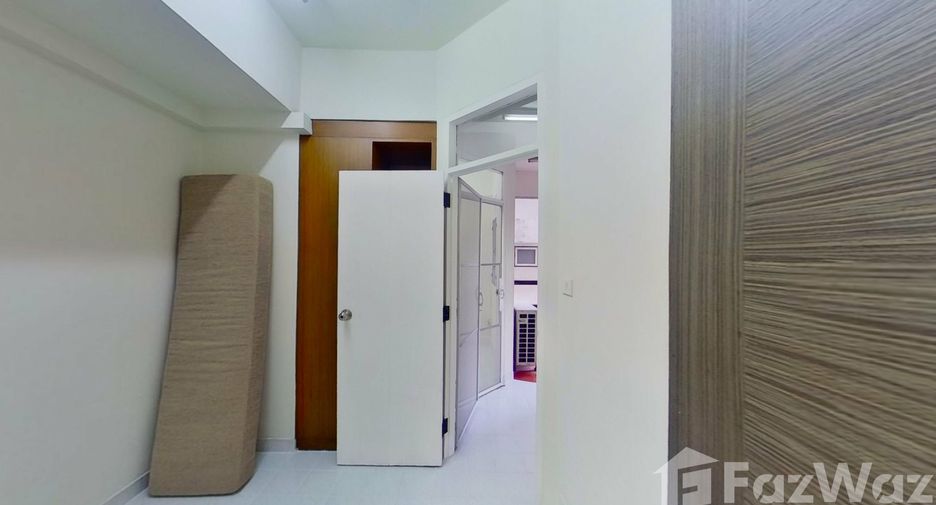 For rent 4 bedrooms condo in Khlong Toei, Bangkok