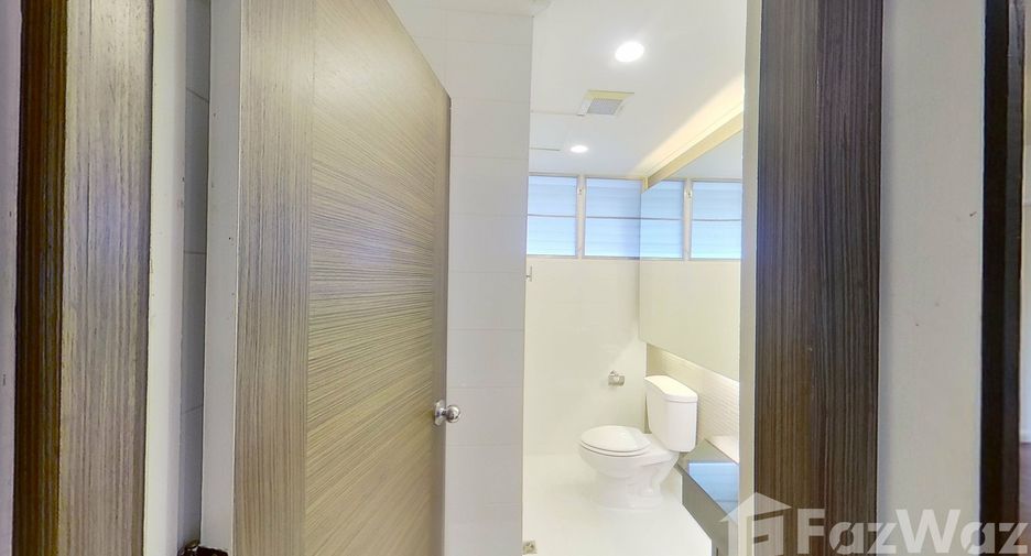 For rent 4 bedrooms condo in Khlong Toei, Bangkok