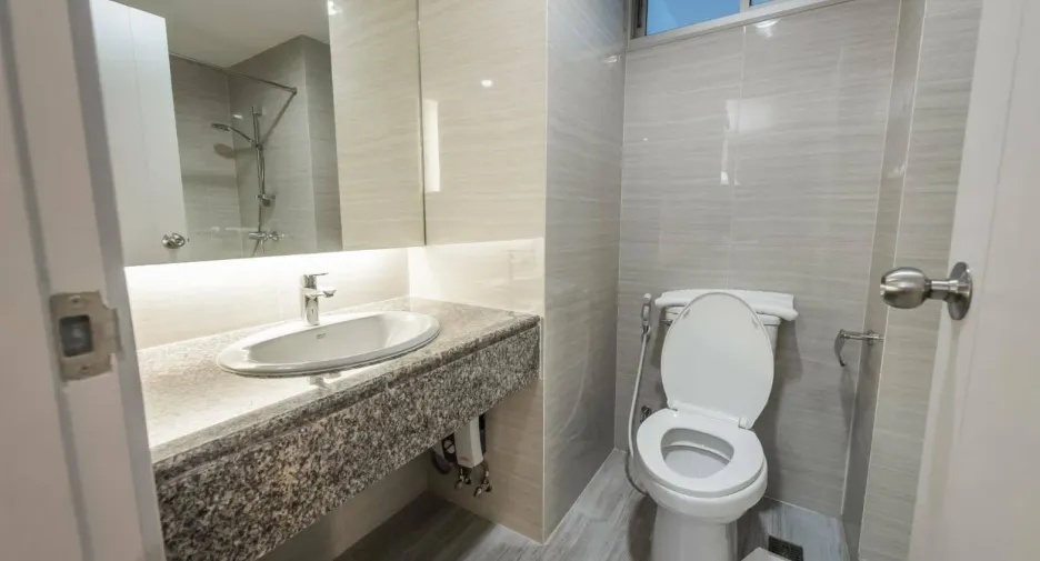 For rent 2 bedrooms apartment in Yan Nawa, Bangkok