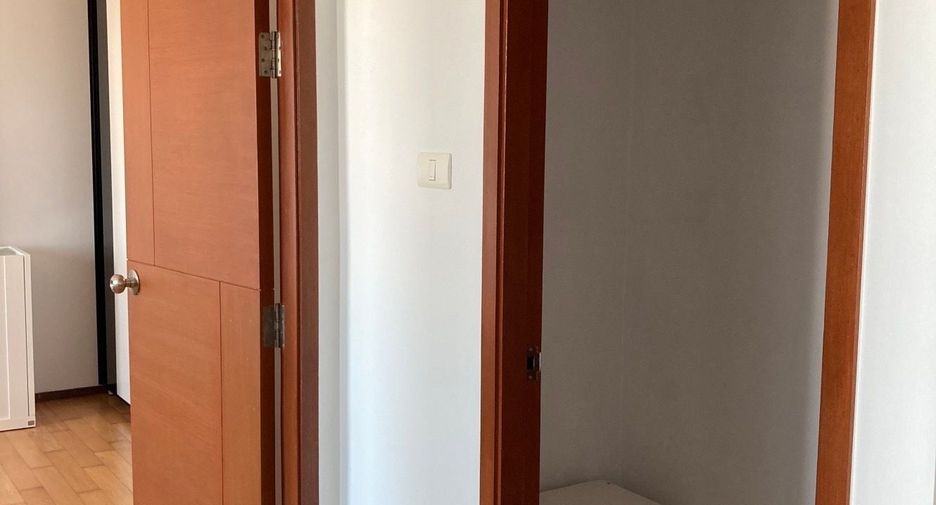 For rent 1 bed condo in Khlong San, Bangkok