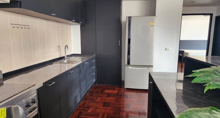 For rent 2 bedrooms condo in Watthana, Bangkok