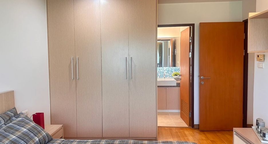 For rent 2 bedrooms condo in Phra Khanong, Bangkok