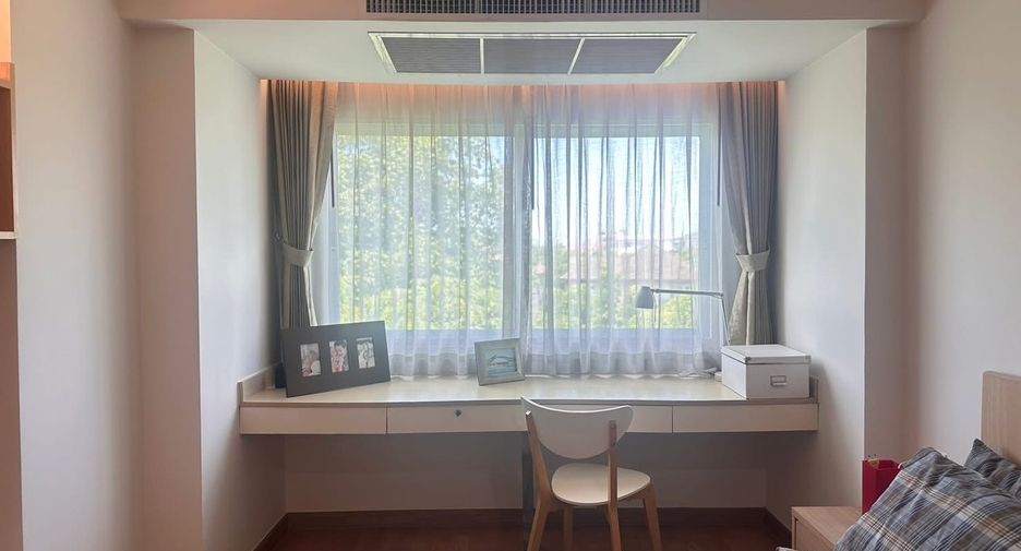 For rent 2 bedrooms condo in Phra Khanong, Bangkok