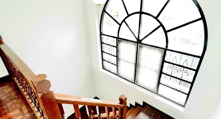 For rent 4 bedrooms house in Wang Thonglang, Bangkok