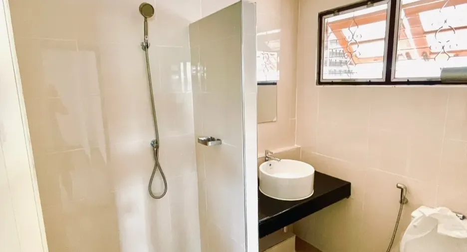 For rent 4 bedrooms house in Wang Thonglang, Bangkok