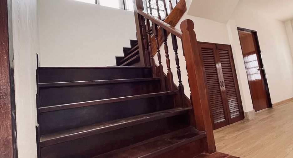 For rent 4 bedrooms house in Wang Thonglang, Bangkok