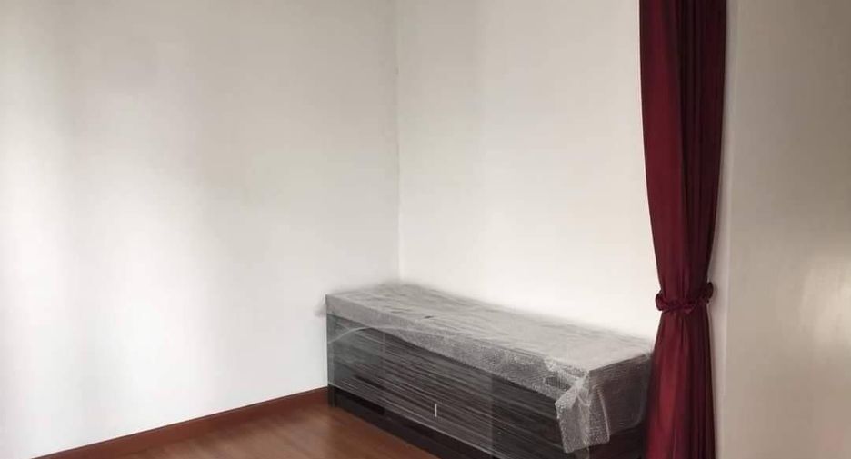 For rent 3 bedrooms townhouse in Bang Kapi, Bangkok