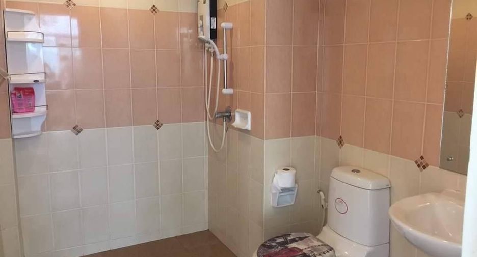 For rent 3 bedrooms townhouse in Bang Kapi, Bangkok