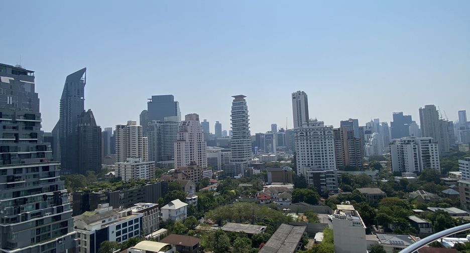 For rent 3 bedrooms apartment in Watthana, Bangkok