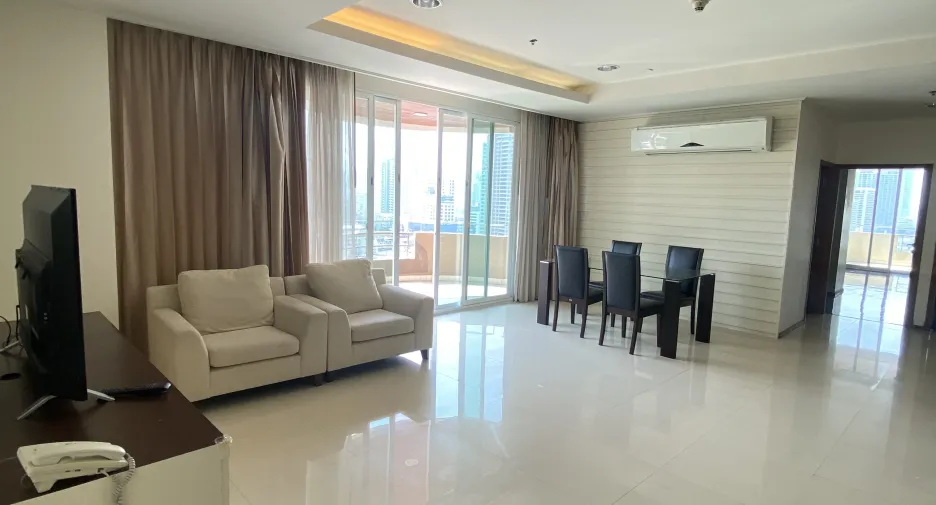 For rent 3 bedrooms apartment in Watthana, Bangkok