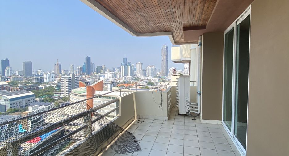 For rent 3 bedrooms apartment in Watthana, Bangkok