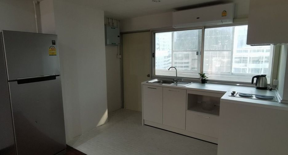 For rent 2 bedrooms condo in Huai Khwang, Bangkok
