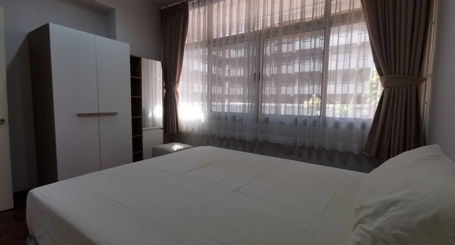 For rent 2 bedrooms condo in Huai Khwang, Bangkok