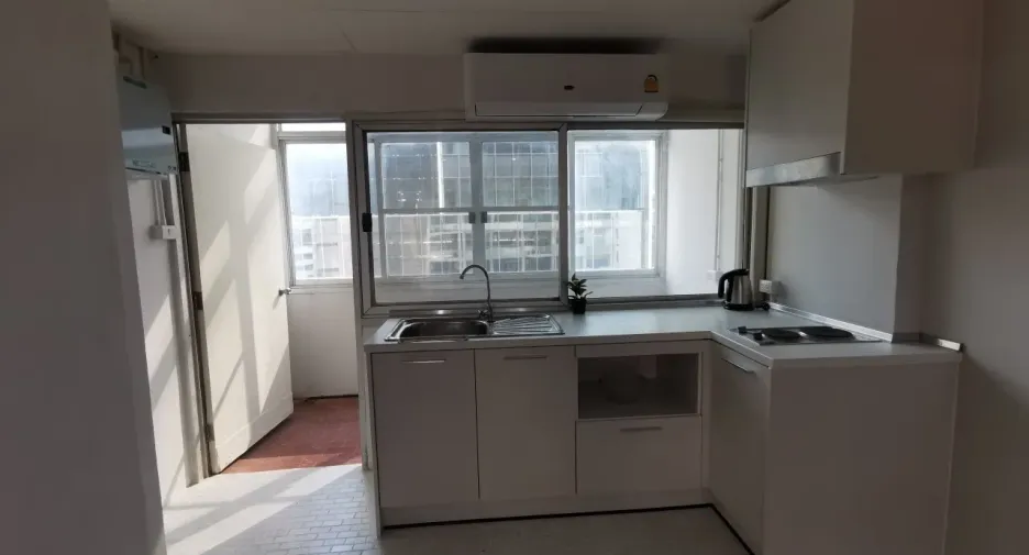 For rent 2 bedrooms condo in Huai Khwang, Bangkok