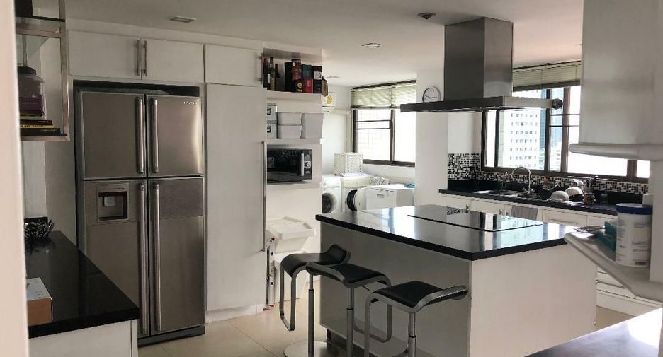 For rent 2 bedrooms condo in Khlong Toei, Bangkok