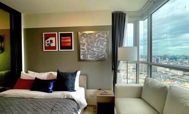À louer studio condo à Huai Khwang, Bangkok