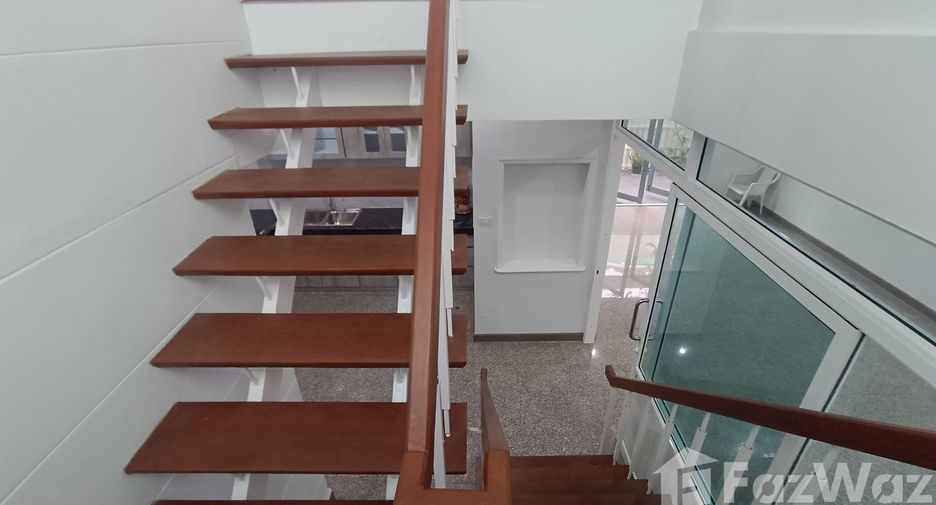 For rent 3 bedrooms house in Watthana, Bangkok