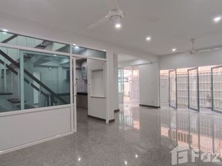 For rent 3 bedrooms house in Watthana, Bangkok