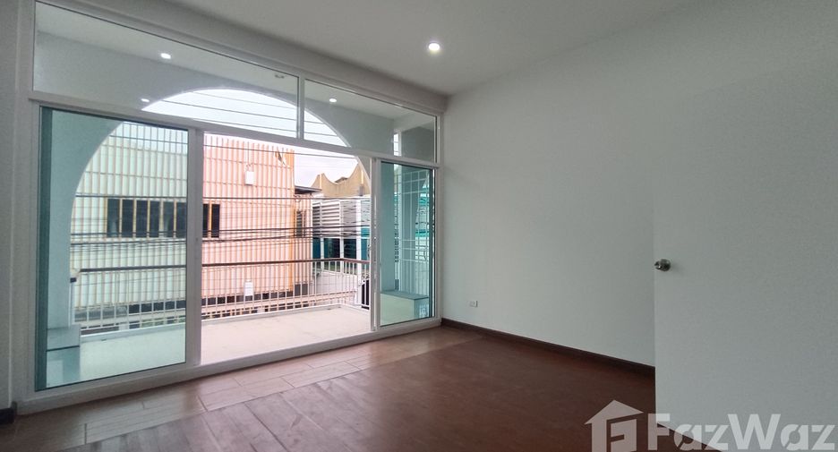 For rent 3 bedrooms house in Watthana, Bangkok