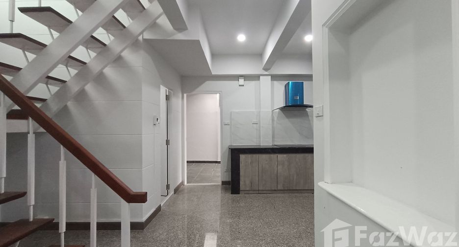 For rent 3 bedrooms house in Watthana, Bangkok
