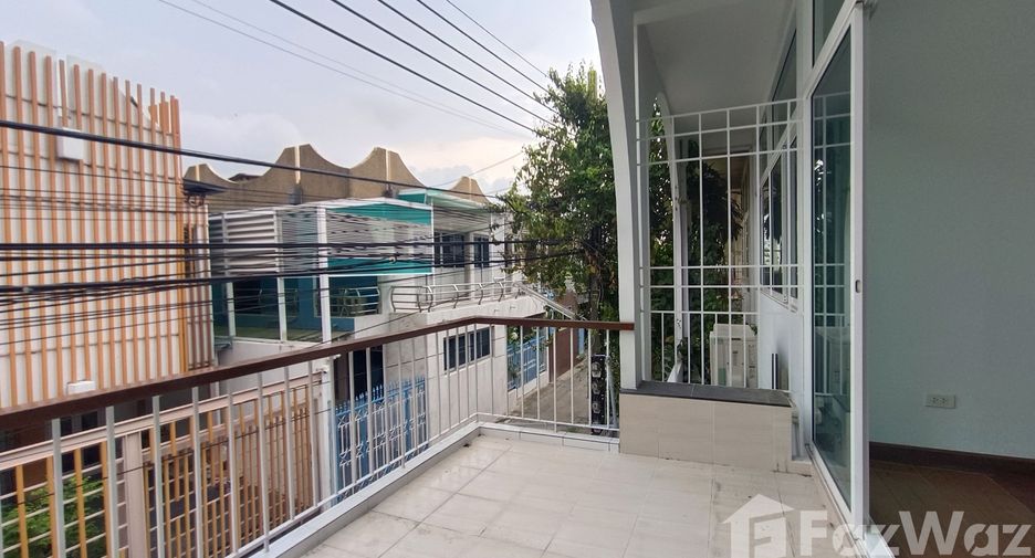 For rent 3 bedrooms house in Watthana, Bangkok