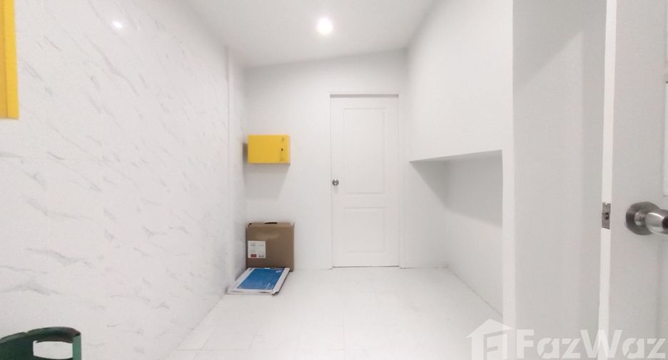 For rent 3 bedrooms house in Watthana, Bangkok