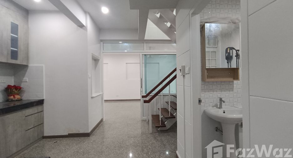 For rent 3 bedrooms house in Watthana, Bangkok