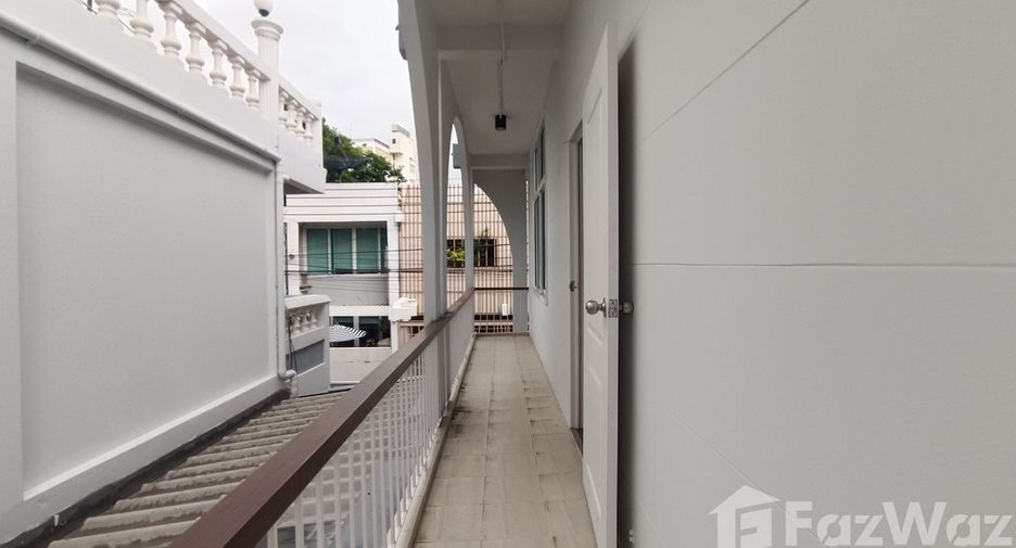 For rent 3 bedrooms house in Watthana, Bangkok