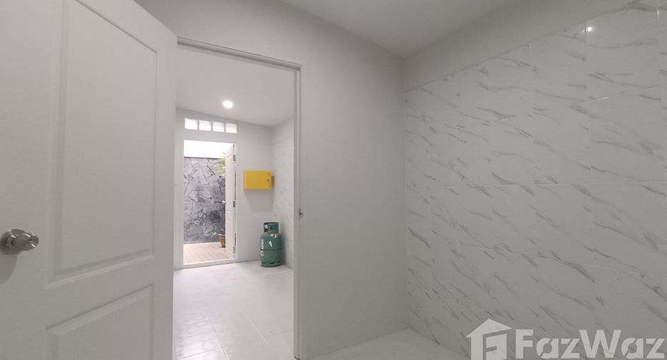 For rent 3 bedrooms house in Watthana, Bangkok