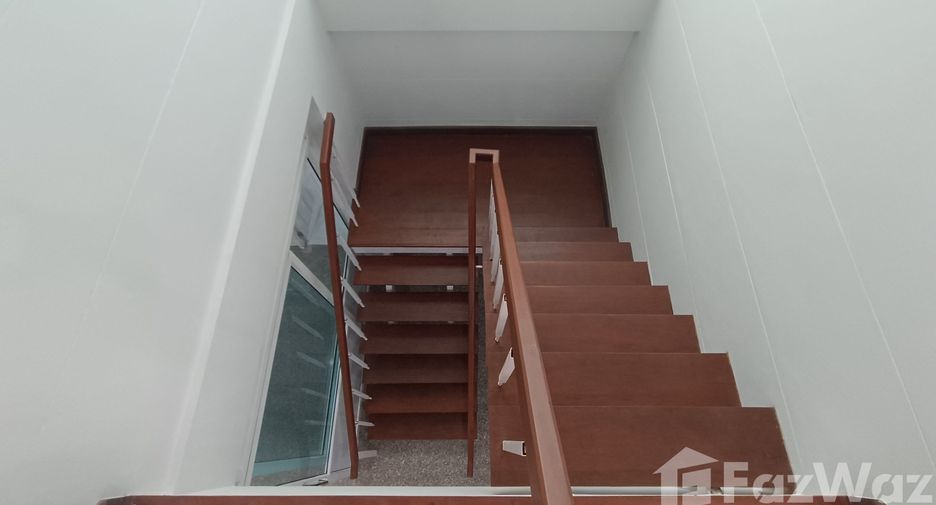 For rent 3 bedrooms house in Watthana, Bangkok