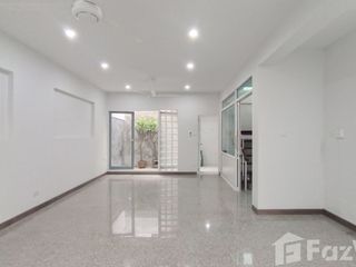 For rent 3 bedrooms house in Watthana, Bangkok