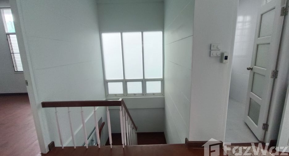 For rent 3 bedrooms house in Watthana, Bangkok